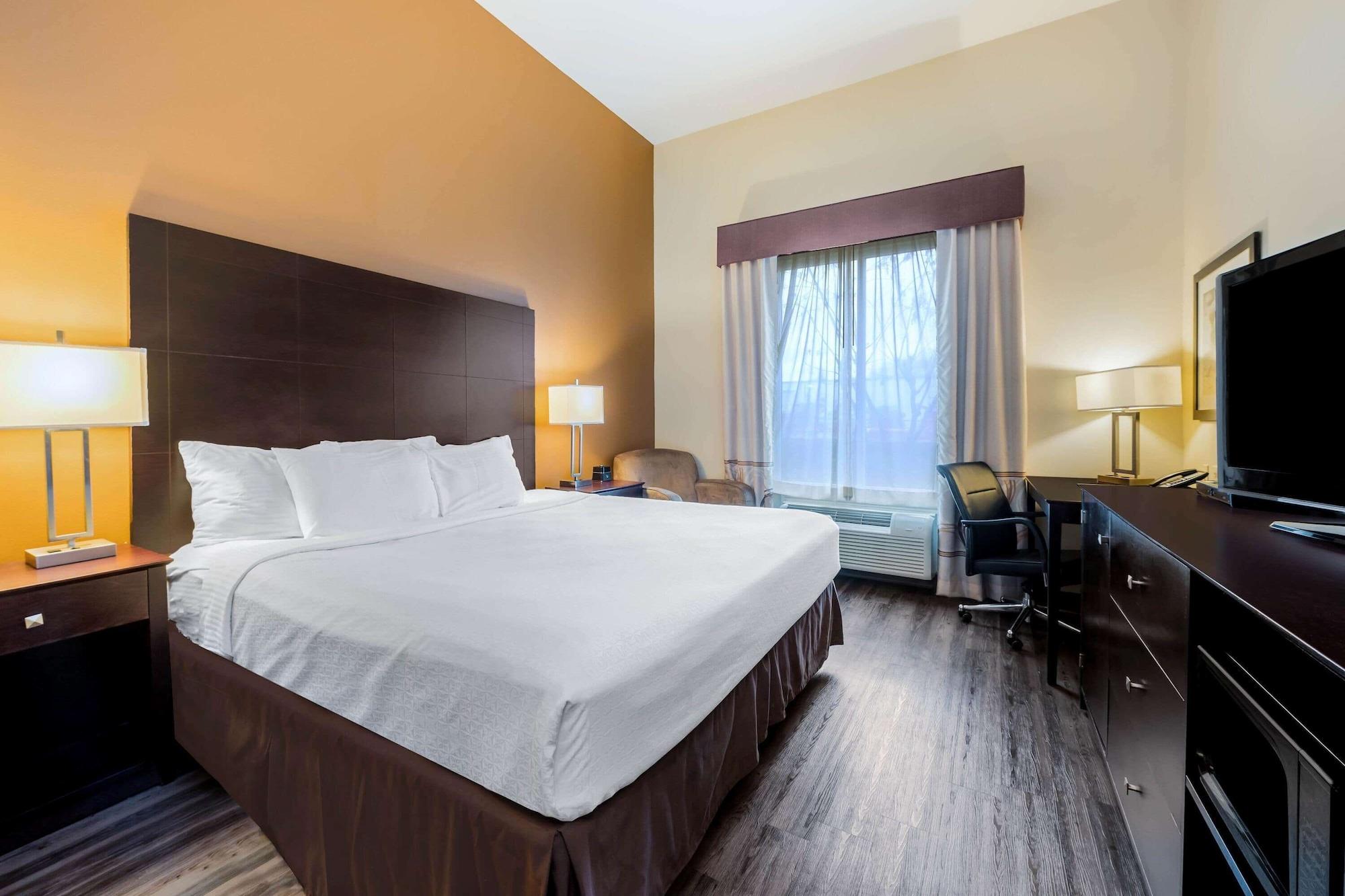 La Quinta By Wyndham Marshall Exteriér fotografie